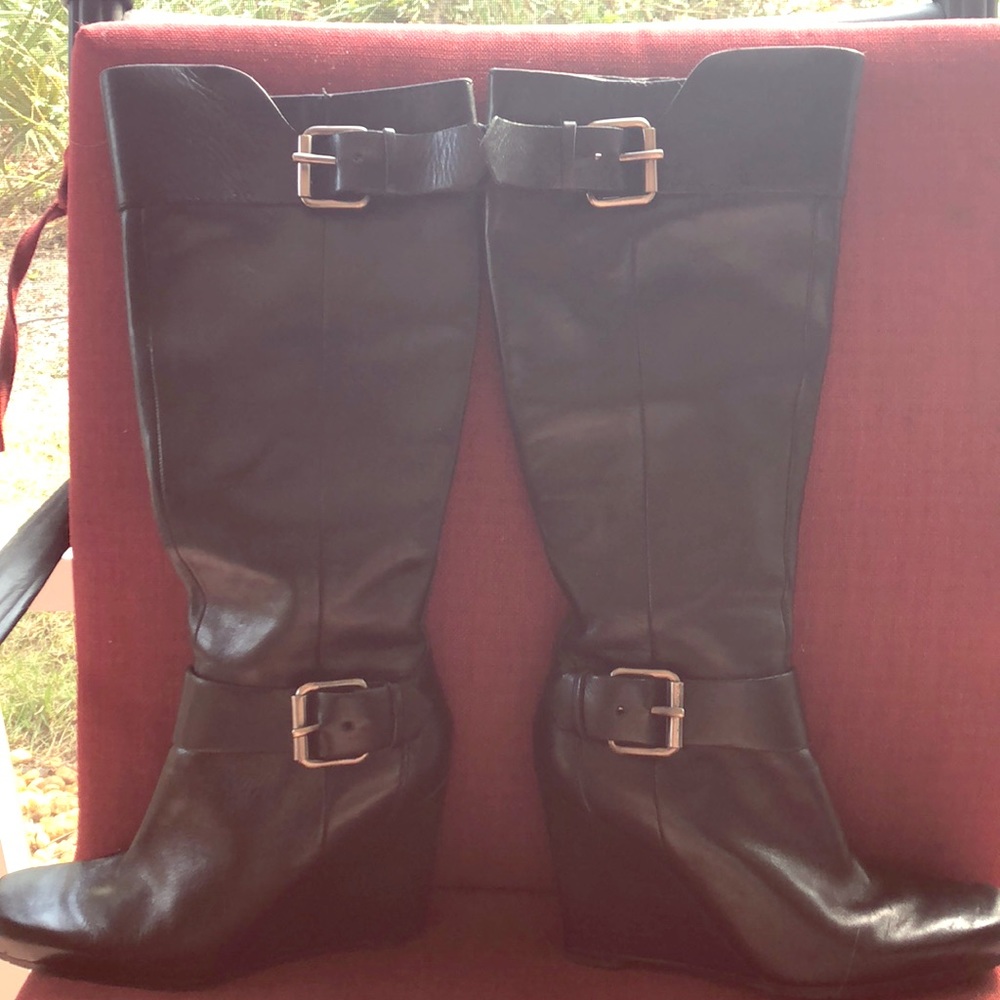 Extremely comfortable black boots only worn once